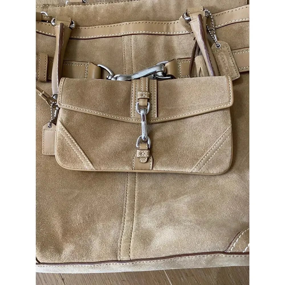 Coach like new leather tote with pochette tan - Picture 10 of 10
